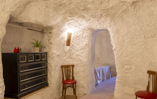 Cueva Mariana Pineda - Photo 11